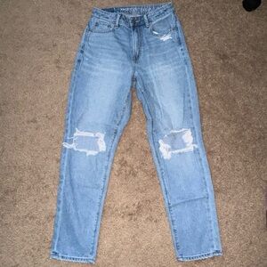 American Eagle Mom Jeans in size 0 short.